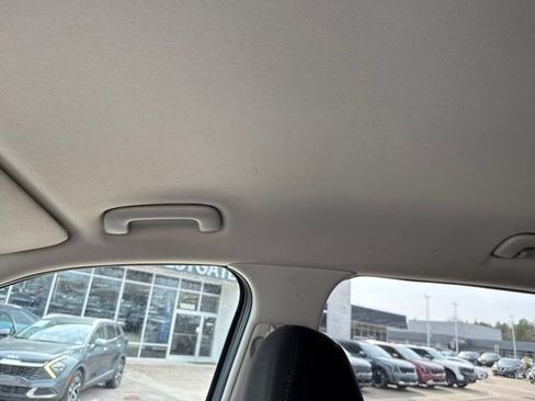 Used 2021 Kia Sorento LX image 17