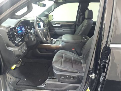 Used 2023 Chevrolet Silverado 1500 High Country w/ Technology Package AWD/4WD image 2