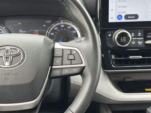 Used 2023 Toyota Highlander XLE AWD/4WD image 10