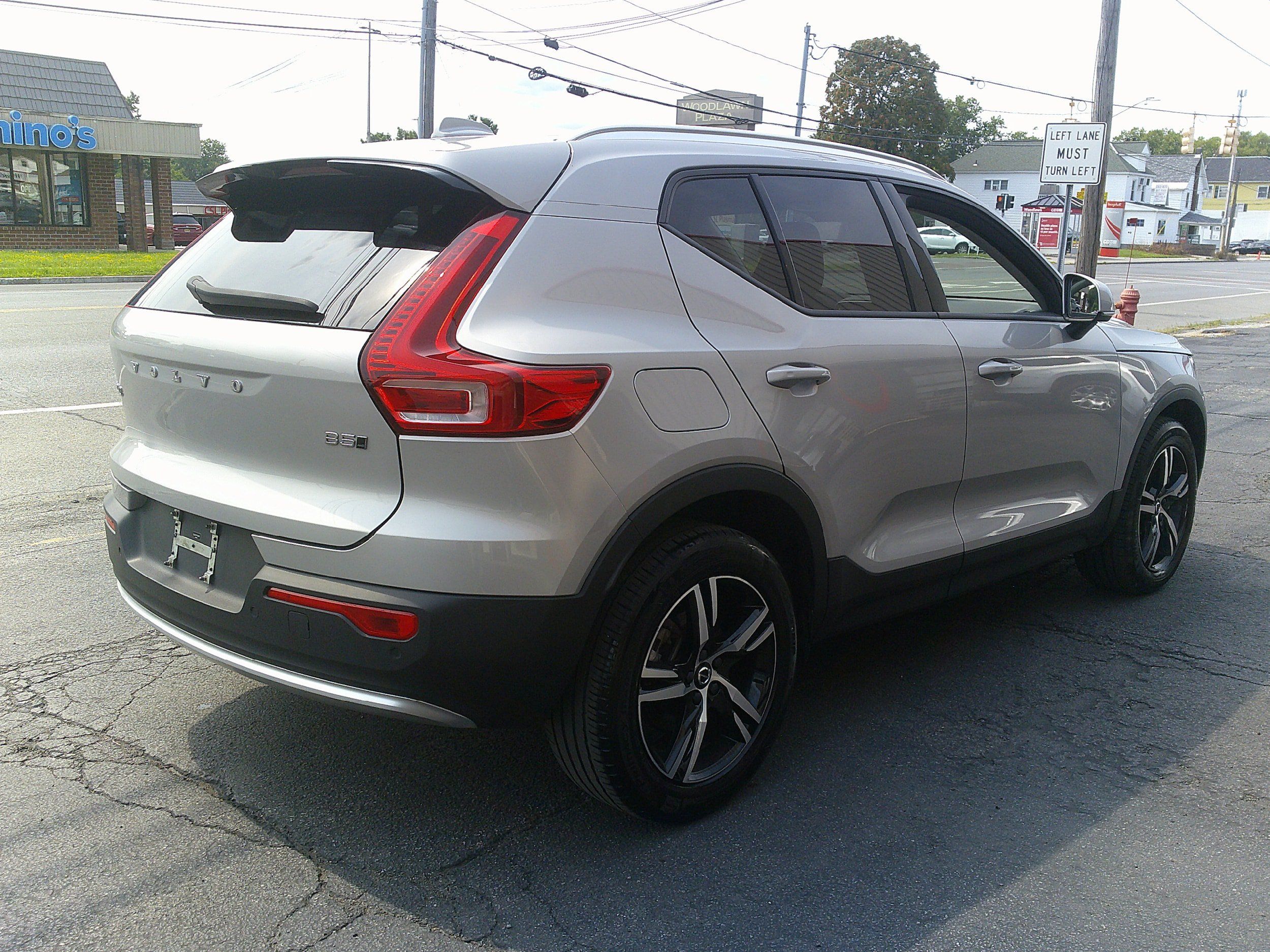 Used 2023 Volvo XC40 B5 Core w/ Convenience Package AWD/4WD image 5