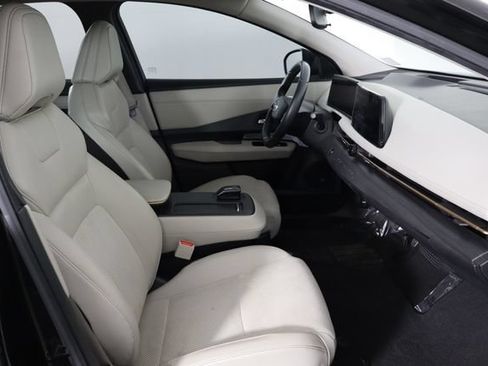 Used 2023 Nissan Ariya FWD image 17