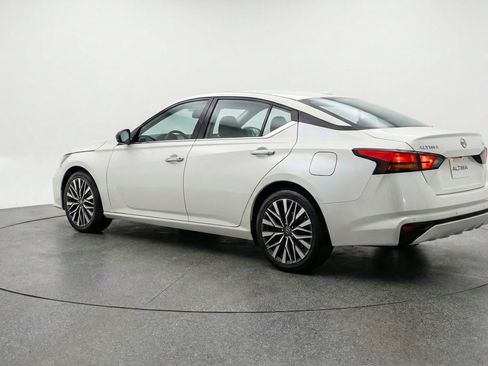 Used 2025 Nissan Altima 2.5 SV FWD image 6