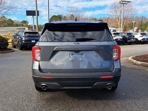 Used 2022 Ford Explorer XLT w/ Equipment Group 202A image 5