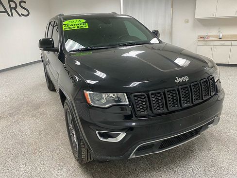 Used 2018 Jeep Grand Cherokee Limited image 3