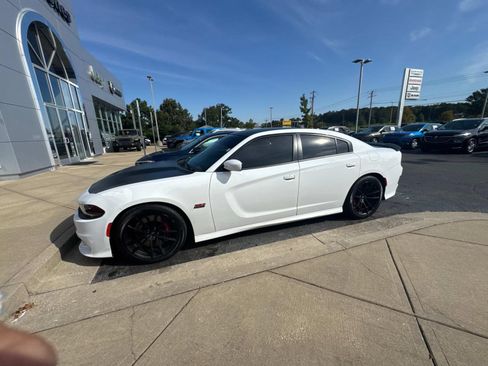 Used 2020 Dodge Charger Scat Pack w/ Dynamics Package RWD image 10