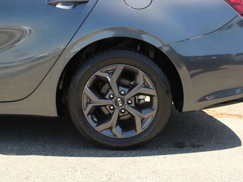 Used 2021 Kia Forte LXS FWD image 4