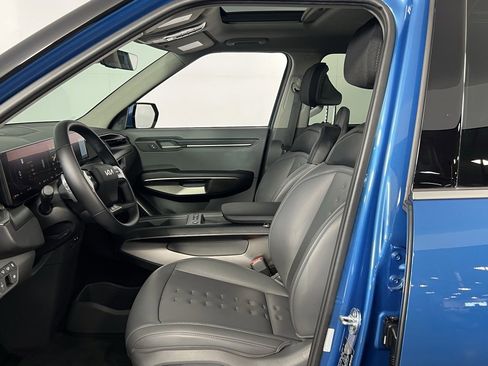 Used 2024 Kia EV9 Wind image 21
