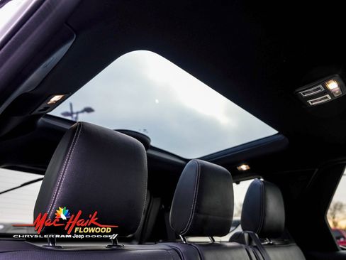 Used 2023 Land Rover Discovery S R-Dynamic image 16