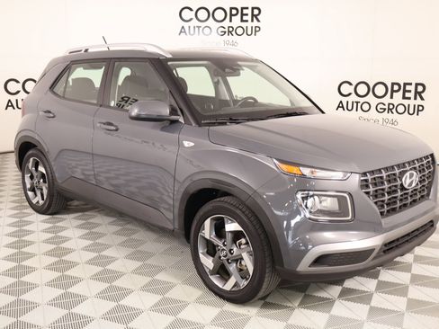 Used 2025 Hyundai Venue SEL FWD image 1