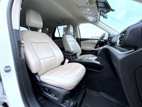 Used 2022 Ford Explorer XLT w/ Equipment Group 202A image 17