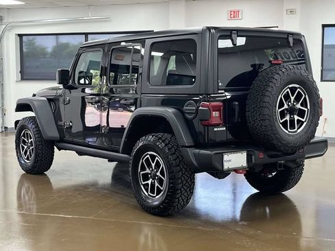 Used 2024 Jeep Wrangler Unlimited Rubicon AWD/4WD image 8
