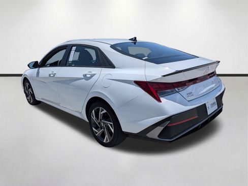 Used 2025 Hyundai Elantra SEL FWD image 6
