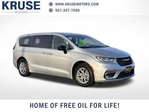 Used 2024 Chrysler Pacifica Touring-L FWD image 1