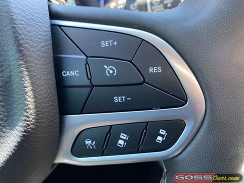 Used 2024 Chrysler Pacifica Touring-L FWD image 19