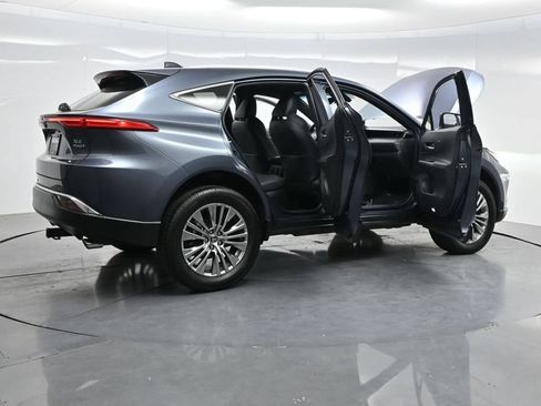 Used 2022 Toyota Venza XLE AWD/4WD image 4