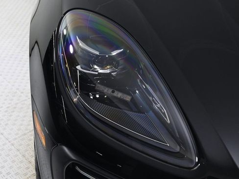 Certified 2023 Porsche Macan S image 11