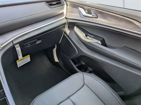 New 2026 Jeep Grand Cherokee Limited AWD/4WD image 16