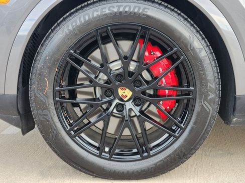 Used 2024 Porsche Cayenne S image 14