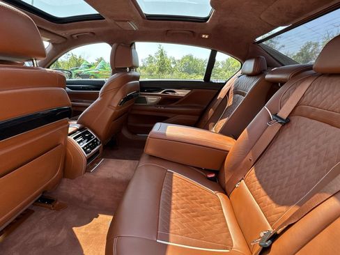 Used 2022 BMW 750Li xDrive AWD/4WD image 25