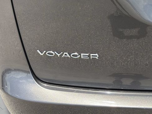 Used 2023 Chrysler Voyager LX FWD image 8