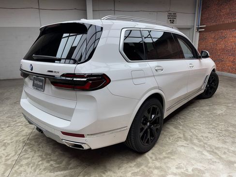 Certified 2024 BMW X7 xDrive40i w/ Climate Comfort Package AWD/4WD image 4