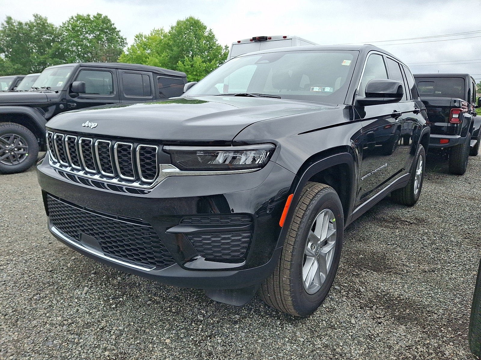 New 2026 Jeep Grand Cherokee Laredo AWD/4WD image 3