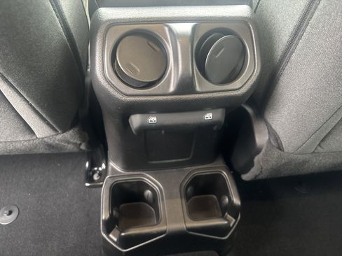 Used 2025 Jeep Wrangler Sport S image 13