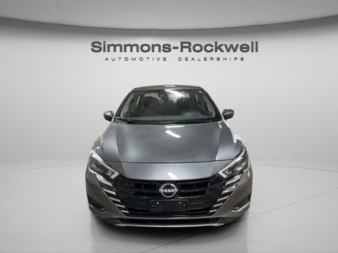 Used 2025 Nissan Versa SV image 2