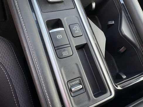 Used 2024 Nissan Pathfinder SV image 24