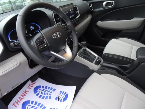 Used 2023 Hyundai Venue SEL FWD image 12