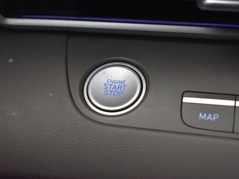Used 2025 Hyundai Elantra SEL FWD image 29