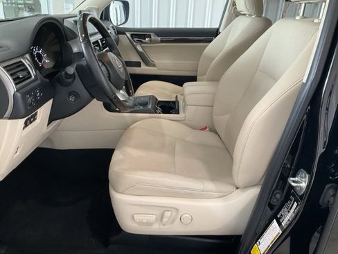 Used 2023 Lexus GX 460 Premium w/ Premium Package image 4