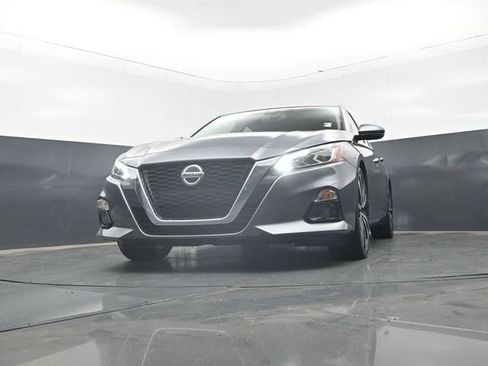 Used 2020 Nissan Altima 2.0 Platinum FWD image 26