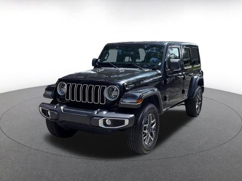Used 2025 Jeep Wrangler Unlimited Sahara AWD/4WD image 7