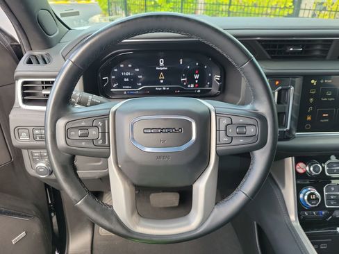 Used 2024 GMC Yukon XL Denali AWD/4WD image 33