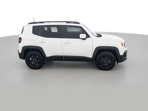 Used 2018 Jeep Renegade Altitude w/ UConnect 8.4 Nav Group AWD/4WD image 4