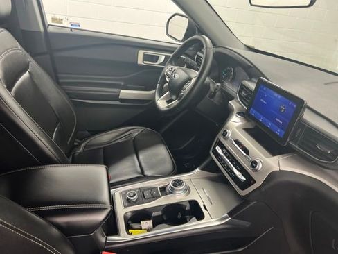 Used 2023 Ford Explorer XLT w/ Equipment Group 202A AWD/4WD image 22