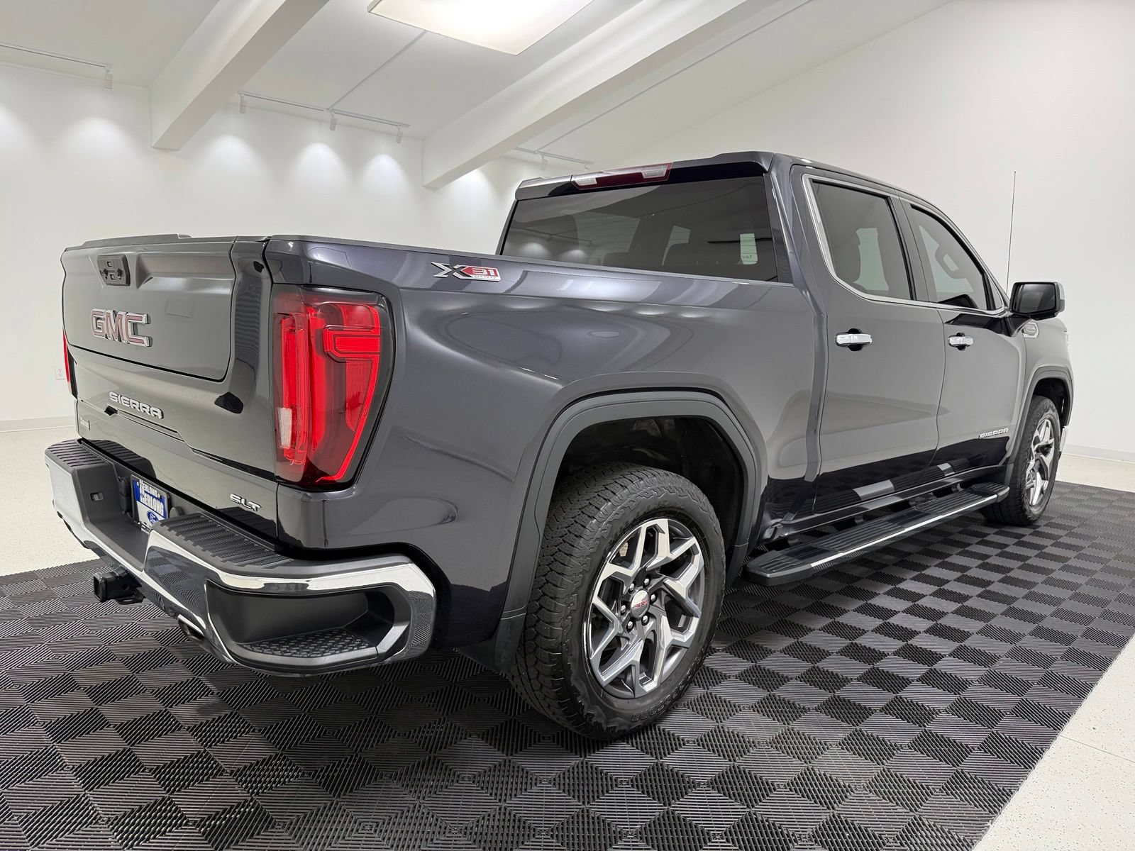 Used 2023 GMC Sierra 1500 SLT w/ SLT Premium Package AWD/4WD image 6