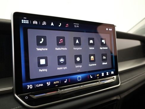 New 2025 Volkswagen Tiguan SE image 17