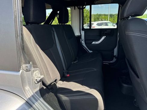 Used 2018 Jeep Wrangler Unlimited Sahara w/ Connectivity Group AWD/4WD image 22