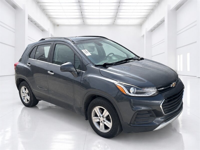 Used 2017 Chevrolet Trax LT w/ LT Convenience Package AWD/4WD image 2
