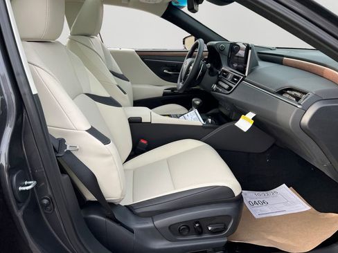 Certified 2025 Lexus ES 350 350 w/ Premium Package image 5