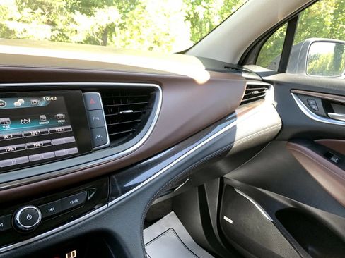 Used 2019 Buick Enclave Avenir w/ Avenir Technology Package FWD image 18