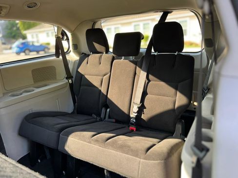 Used 2019 Dodge Grand Caravan SE image 25