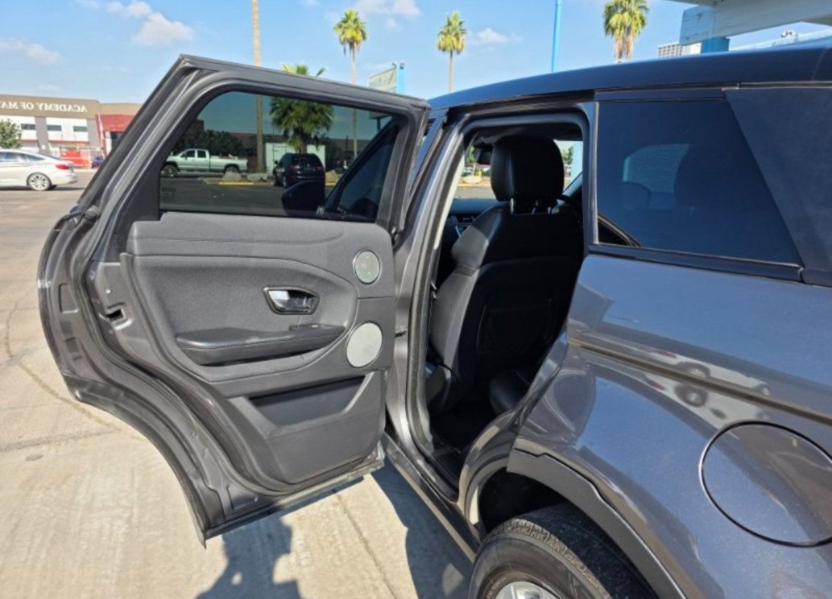 Used 2019 Land Rover Range Rover Evoque SE AWD/4WD image 19