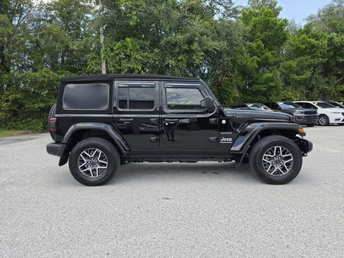 Used 2024 Jeep Wrangler Unlimited Sahara AWD/4WD image 3