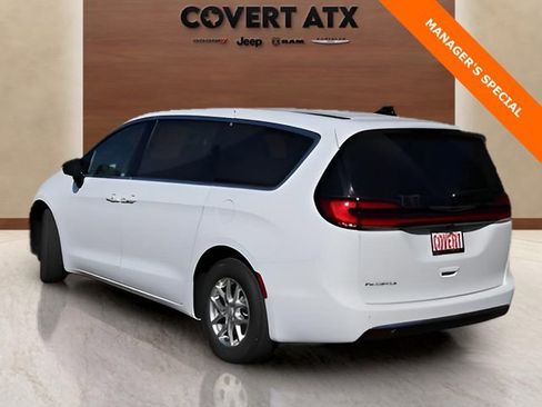 New 2026 Chrysler Pacifica Select image 3