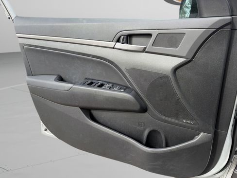 Used 2017 Hyundai Elantra Limited w/ Limited Tech Package 04 image 14