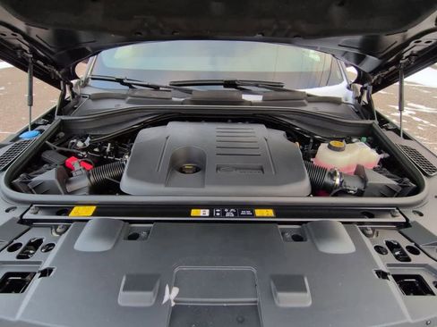 New 2025 Land Rover Range Rover Sport SE image 14