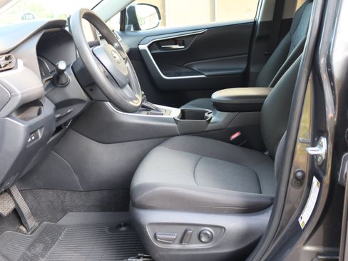 Certified 2024 Toyota RAV4 XLE FWD image 21